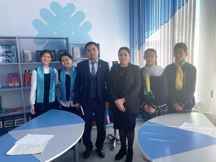 Мектебімізде Республика күніне дебат ойыны өткізілді