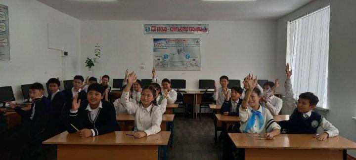 8 сынып оқушыларымен "Киберқауіпсіздік: сипаттамалары, себептері және салдары" тақырыбында профилактикалық жұмыс жүргізді.