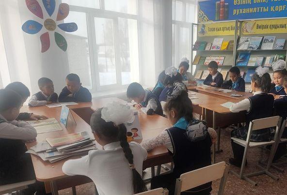 2023 жылдың 13-қаңтар күні мектеп кітапханасында "Оқимыз да ойланамыз!" атты кітап оқу апталығы аясында 4 сынып оқушылары "Ер Төстік" атты қазақ ертегісімен танысты.