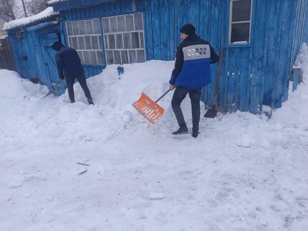 Жақында жанашыр оқушыларымыз үлгілі істерімен жергілікті зейнеткер апамыз Еркеш Султангалиевнаның үйінің маңайын қардан тазалап, отын, көмірлерін дайындап көмек көрсетті.