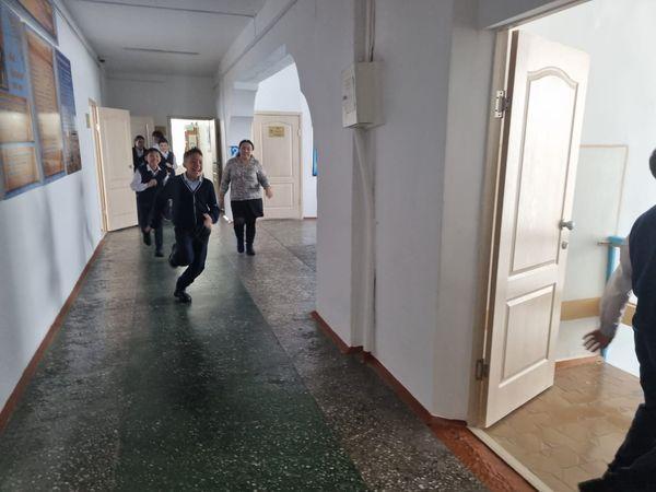 Мектебімізде 1-наурыз Дүниежүзілік Азаматтық күніне арналған төтенше жағдай кезіндегі эвакуациялау және сейсмикалық жаттығу өткізілді.