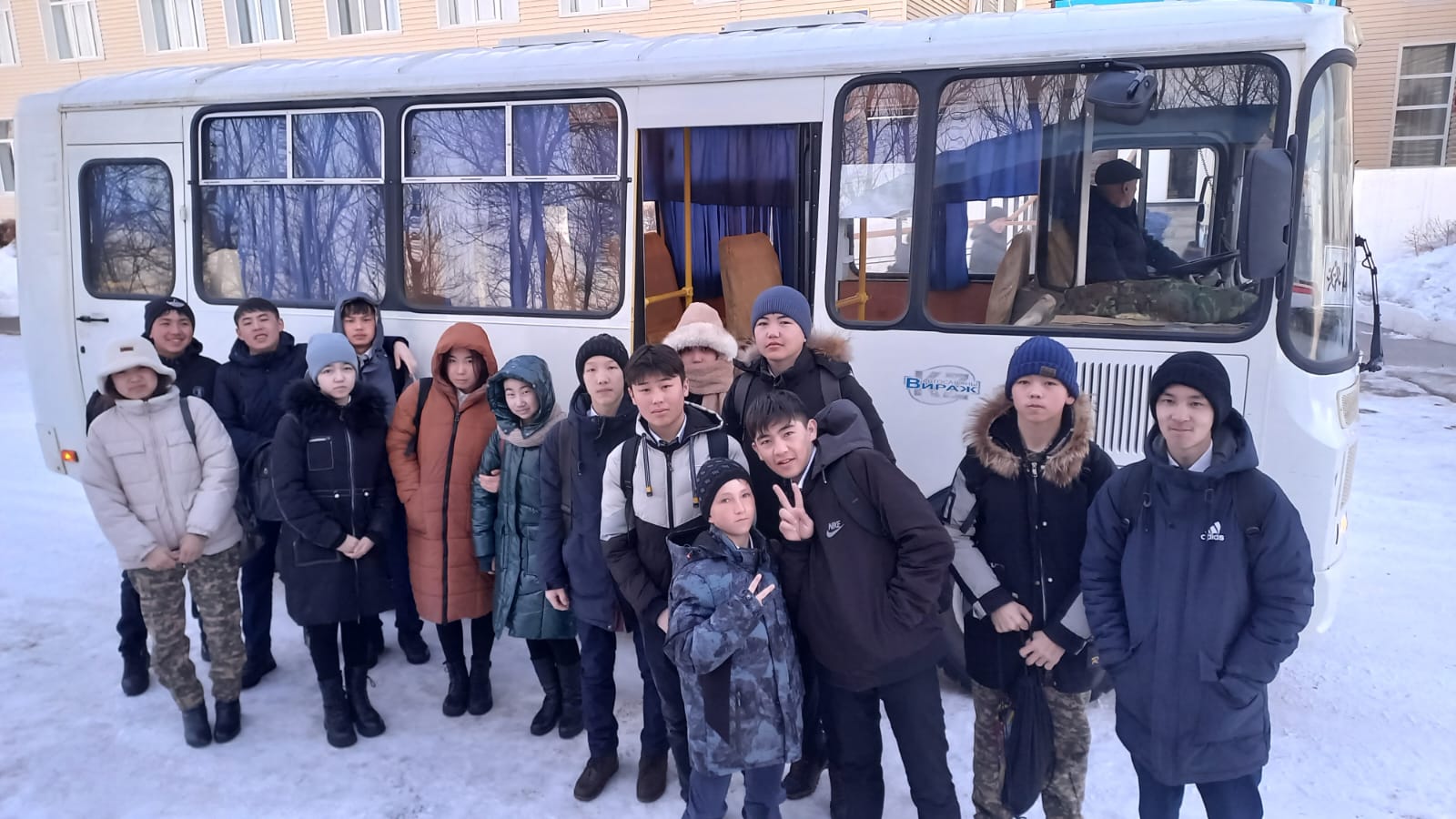 Шалғайдағы ауылдық елді мекендерде тұратын балаларды жалпы білім беру ұйымдарына және кері қарай үйлеріне тегін тасымалдау