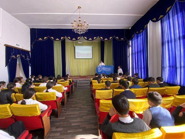 Академик Е.А.Бөкетов атындағы Қарағанды мемлекеттік университетінің мамандары келіп, 9-11 сынып оқушыларымен кездесу өткізді.