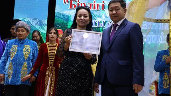 Мектебіміздің ұжымы ауданның қоғамдық өміріне белсене қатынасып, тұрақтылық пен келісімді нығайту ісіне қосқан үлестері үшін Жарма ауданының әкімі Ж.Б.Байсабыровтың АЛҒЫС ХАТЫМЕН марапатталды