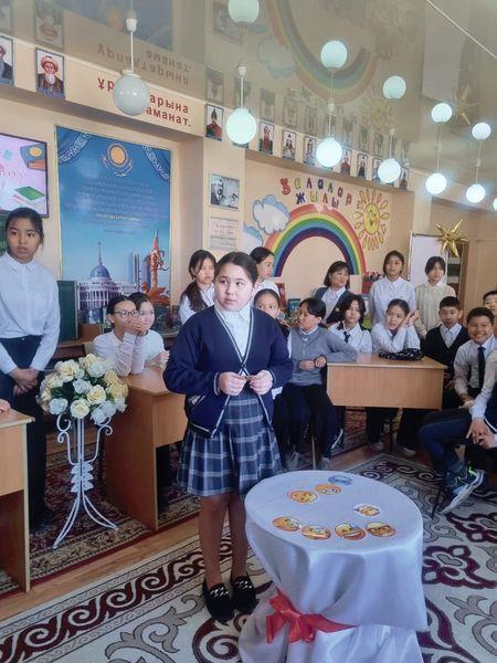 23 сәуір Дүниежүзілік кітап және авторлық құқықты қорғау күніне орай аудандық кітапхана қызметкерлерінің ұйымдастыруымен "Бұл кітап әлемі" атты ашық есік күні өтті.