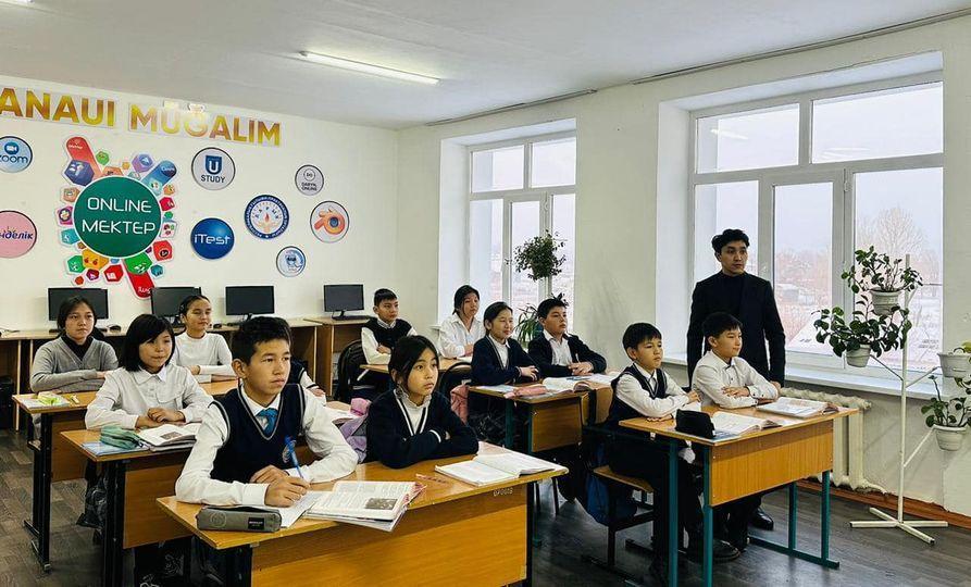 Мектебіміздің ұстазы,қазақ тілі мен әдебиеті пән мұғалімі Н.М.Мәулетбековтің ұйымдастыруымен  6-сынып оқушылары арасында Сұлтанмахмұт Торайғыров «Асқақ арманды ақын» атты тәрбие сабағы өтті.