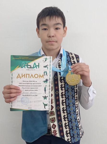 Мектебіміздің оқушысы Қайрат Жасұлан  бокстан  Абай облысының чемпионатына қатысып І ОРЫНды иеленді
