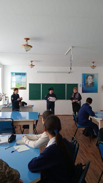 №23 әйелдер колониясының маманы А.А.Уаисова 11-сынып оқушыларына  мамандық алу жолдары мен қоғамның кадрларға деген қажеттіліктері туралы мәліметтер бер
