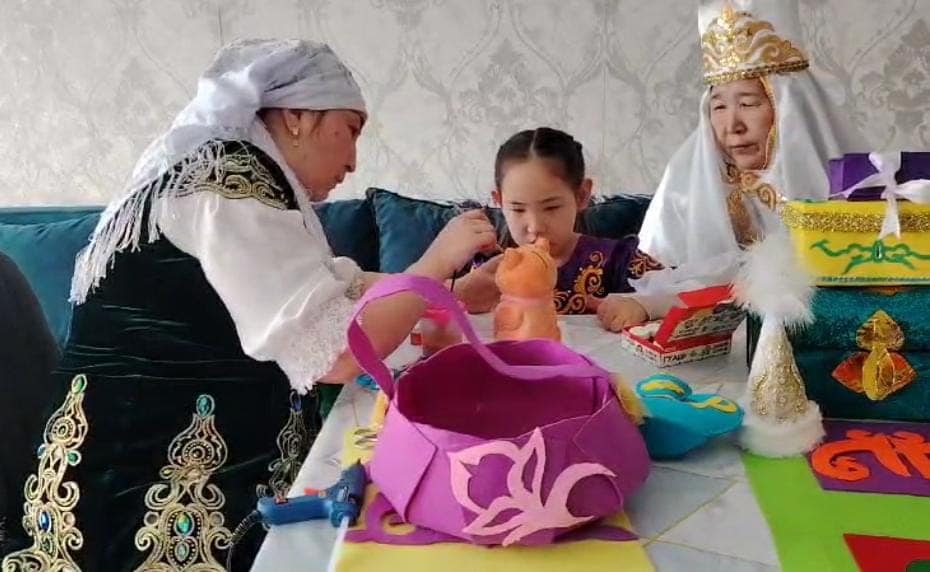«Шебер әке, өнерлі ана, еңбекқор бала» қолдан жасалған бұйымдар байқауының аудандық даярлық сынып тәрбиешісі Канафиева Айбаршын Нурсеитовна жүлделі ІІІ орынға ие болды