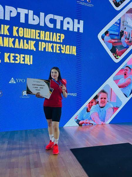 мектебіміздің дене шынықтыру пәнінің мұғалімі Танатқан Айботаны Республикалық чемпионаттан жеңімпаз атануымен құттықтаймыз!